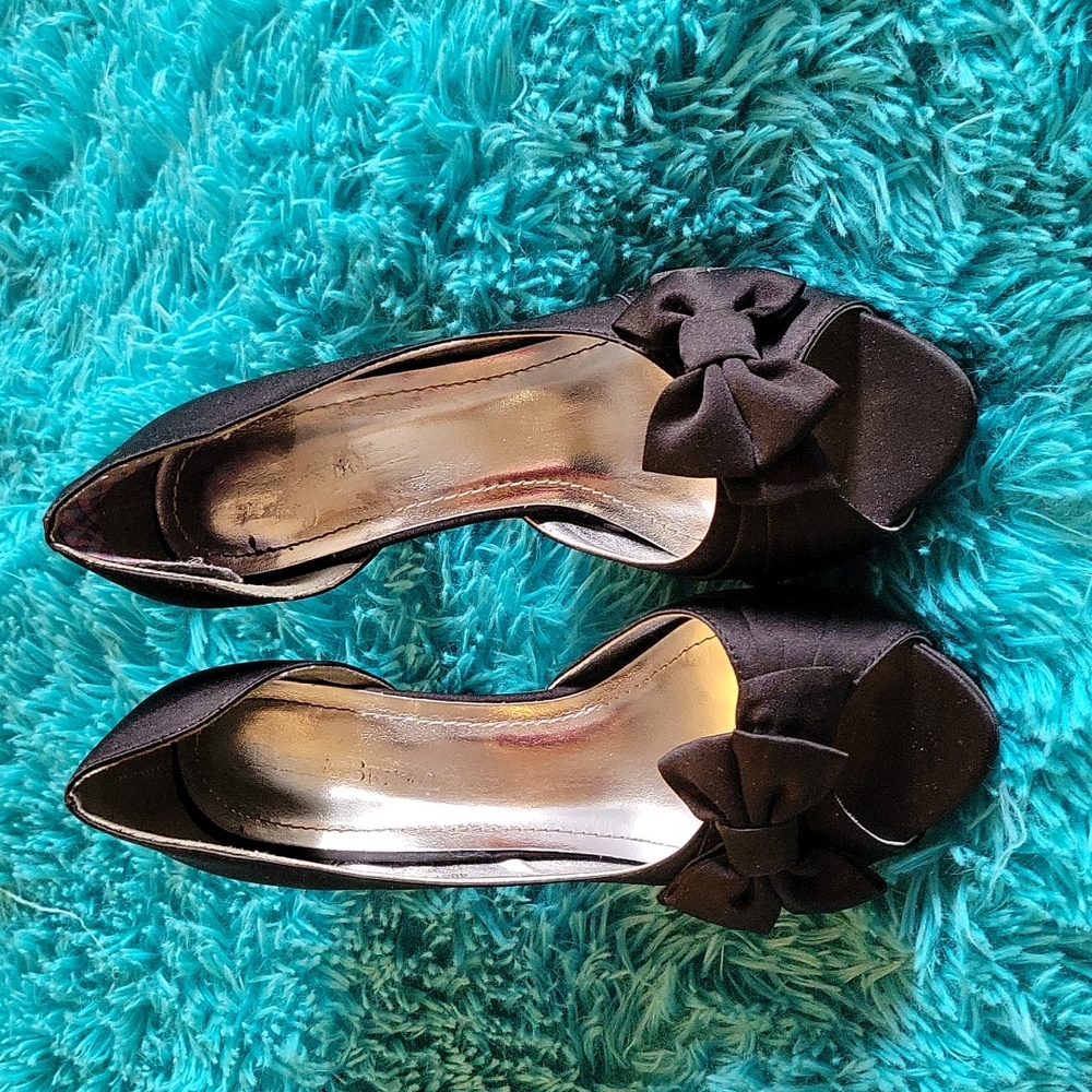David's Bridal Black Satin Bow Heels Size 7.5